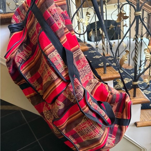 Large Peruvian Duffle Bag . Purchased in Peru. EUC Lots of pockets. - Picture 2 of 12